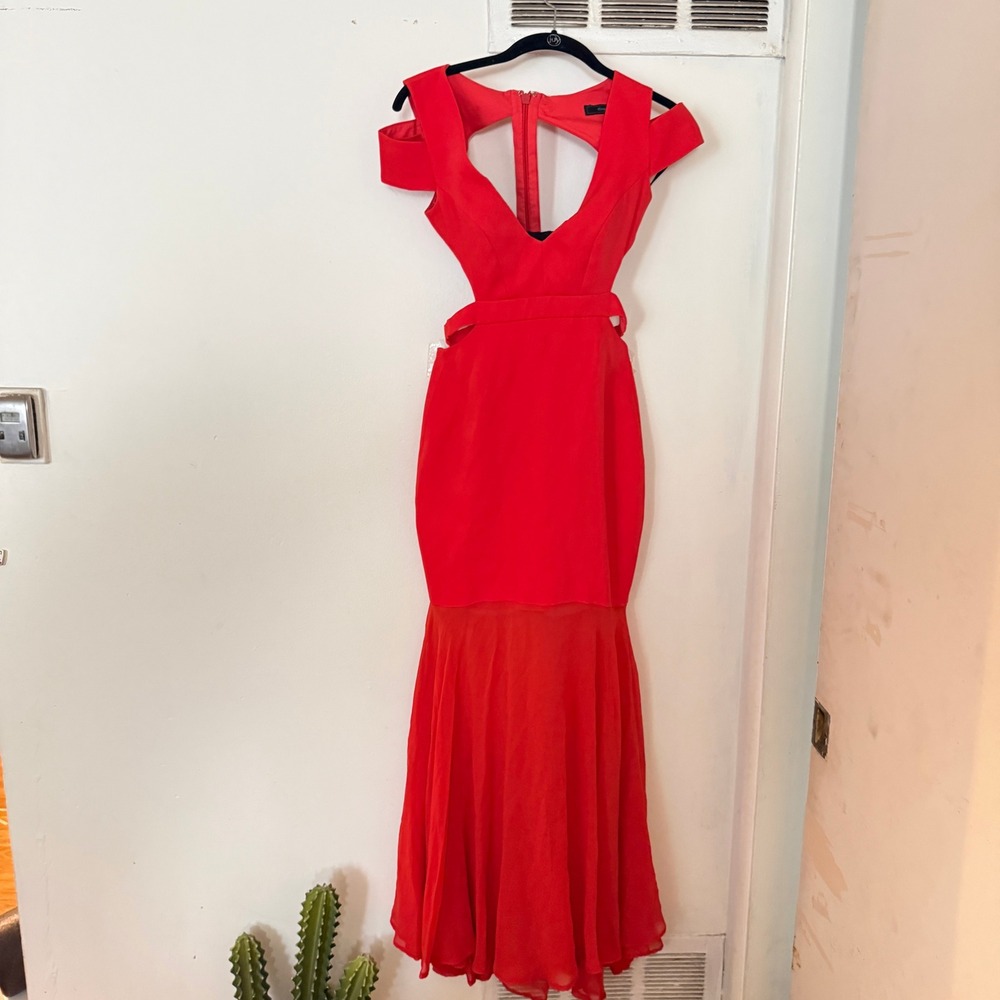 BCBGMAXAZRIA Red Mermaid Gown Cutout Cold Shoulder V-Neck Maxi Prom Formal 0